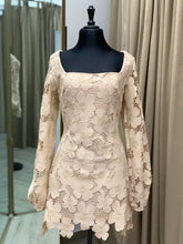 Cargar imagen en el visor de la galería, Vestido Beige
