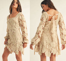 Cargar imagen en el visor de la galería, Vestido Beige
