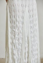 Cargar imagen en el visor de la galería, Vestido Blanco con Flecos
